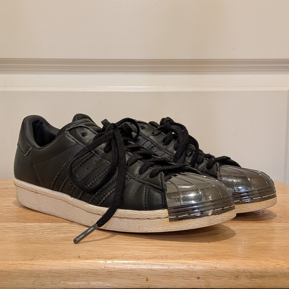 GUC Adidas Originals Superstar 6.5 Black and Silver Metal Toe Sneakers